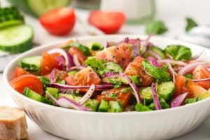 Paprastas agurkų pomidorų salotų receptas