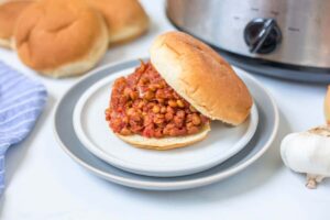 Slow Cooker Lentil Sloppy Joes (tinka veganams)