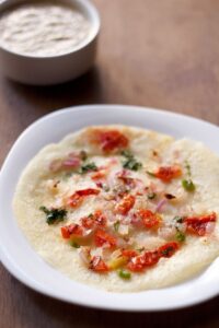 Pomidorų Uttapam | Svogūnų pomidorai Uttapam