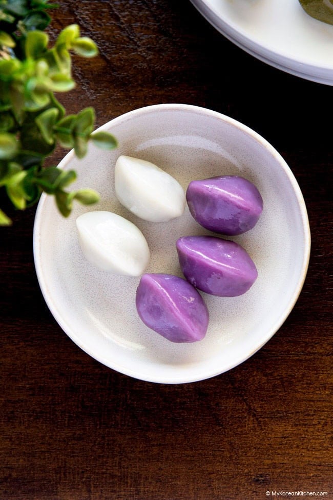 Songpyeon (Half Moon Rice Cake) - Classic Chuseok Recipe