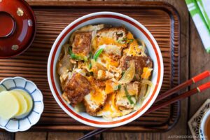 Troškinto tofu ir kiaušinių ryžių dubuo • Tik viena kulinarijos