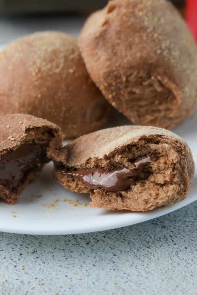Šokoladinis Pandesal su Nutella įdaru