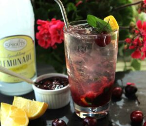 Vyšnių limonado degtinė Spritzer – kūrybinė kulinarija