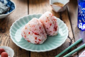 Umeboshi Onigiri (Plum Rice Ball) (Midnight Diner) 小梅のおにぎり • Just