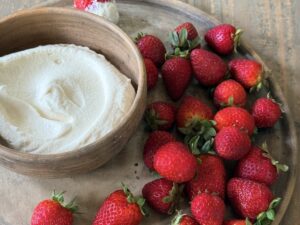 Vegan Whipped Cream Topping That Actually Holds: Creamy, Light and